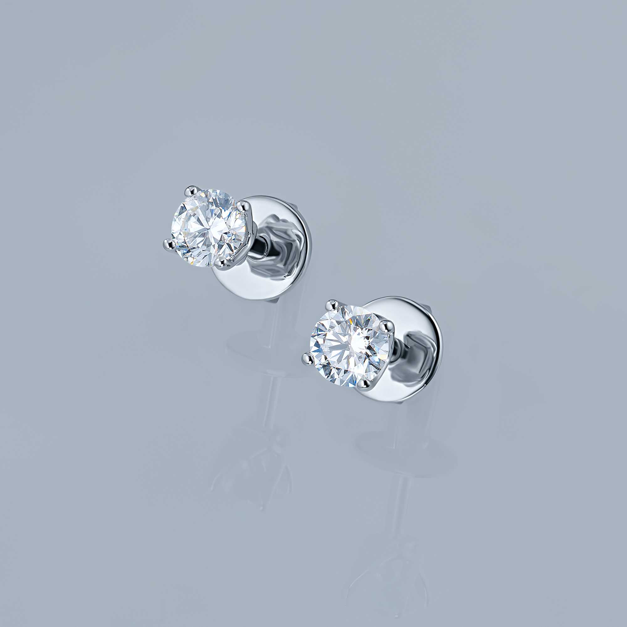 

Серьги из белого золота с выращенными бриллиантами e4712ps07220206, e4712ps07220206