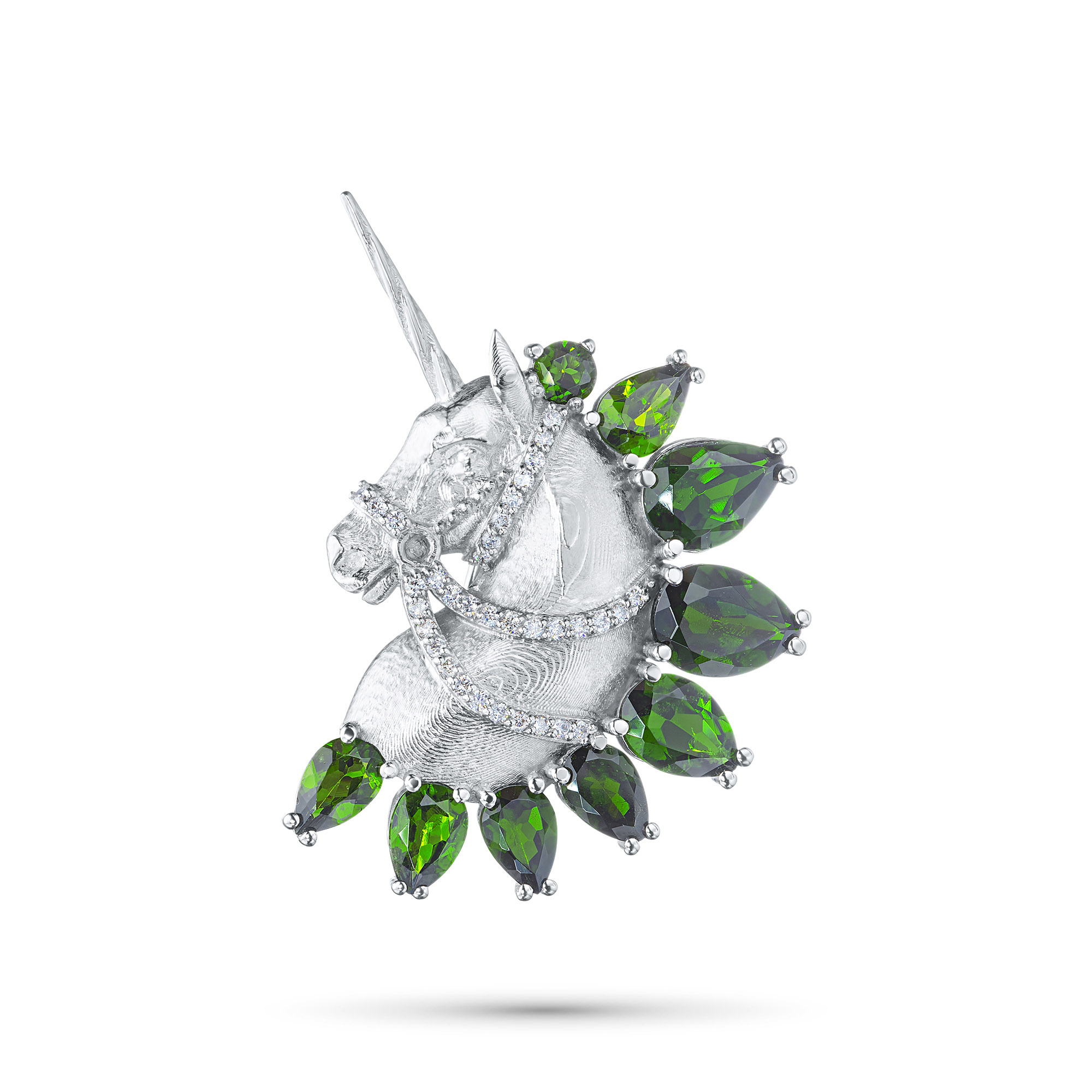 

Брошь из белого золота с бриллиантами и хромдиопсидами э0936бш08194060, э0936бш08194060