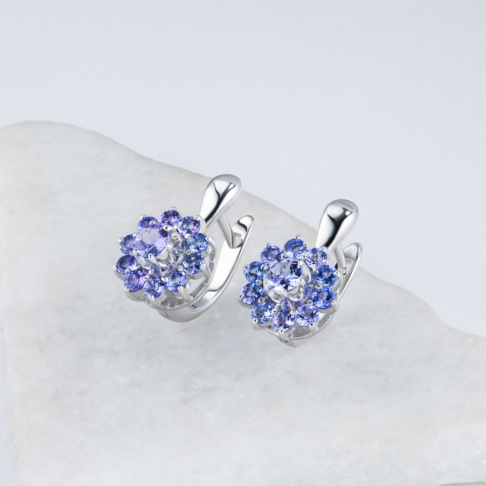 

Серьги из золота с танзанитами э0908сг04202940, э0908сг04202940