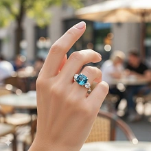 Кольцо из белого золота с и топазом и бриллиантами