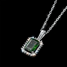 Подвеска из белого золота с хромдиопсидом и бриллиантами выращенными