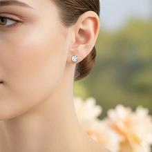 Пусеты из желтого золота с бриллиантом выращенным