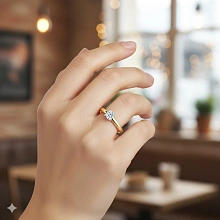 Помолвочное кольцо из желтого золота с бриллиантом