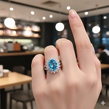 Кольцо из белого золота с топазом и бриллиантами