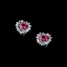 Пусеты из белого золота с рубинами и бриллиантами