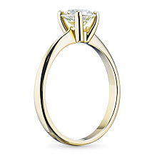 Классическое кольцо из желтого золота с бриллиантом