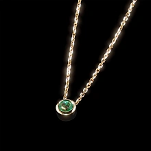 Колье из желтого золота с изумрудом