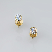 Пусеты из желтого золота с бриллиантом