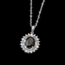 Подвеска из белого золота с хромдиопсидом и бриллиантами