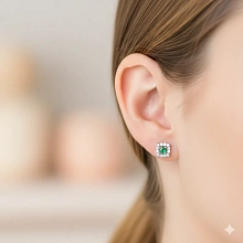 Пусеты из серебра с изумрудами и бриллиантами