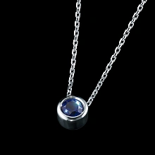 Колье из белого золота с сапфиром