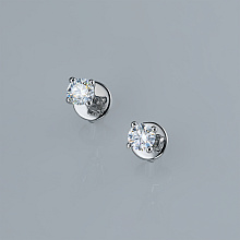 Пусеты из белого золота с бриллиантом