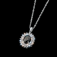 Подвеска из белого золота с сапфиром и бриллиантами