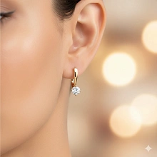 Серьги из желтого золота с бриллиантом