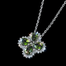 Подвеска из белого золота с хромдиопсидами и бриллиантами выращенными