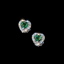 Пусеты из белого золота с и изумрудами и бриллиантами