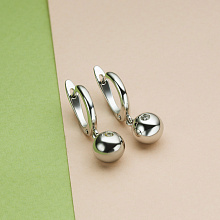 Серьги из серебра с бриллиантом