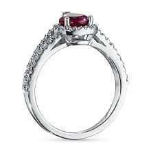 Кольцо из белого золота с и рубином и бриллиантами