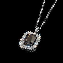 Подвеска из белого золота с гранатом и бриллиантами