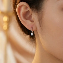 Серьги из серебра с бриллиантом