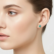 Пусеты из серебра с изумрудами