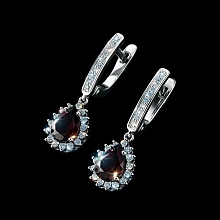 Серьги из белого золота с гранатами и бриллиантами